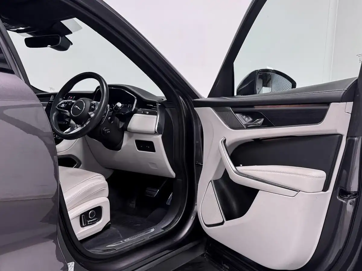 2022-jaguar-f-pace-20-d200-r-dynamic-black-big-17