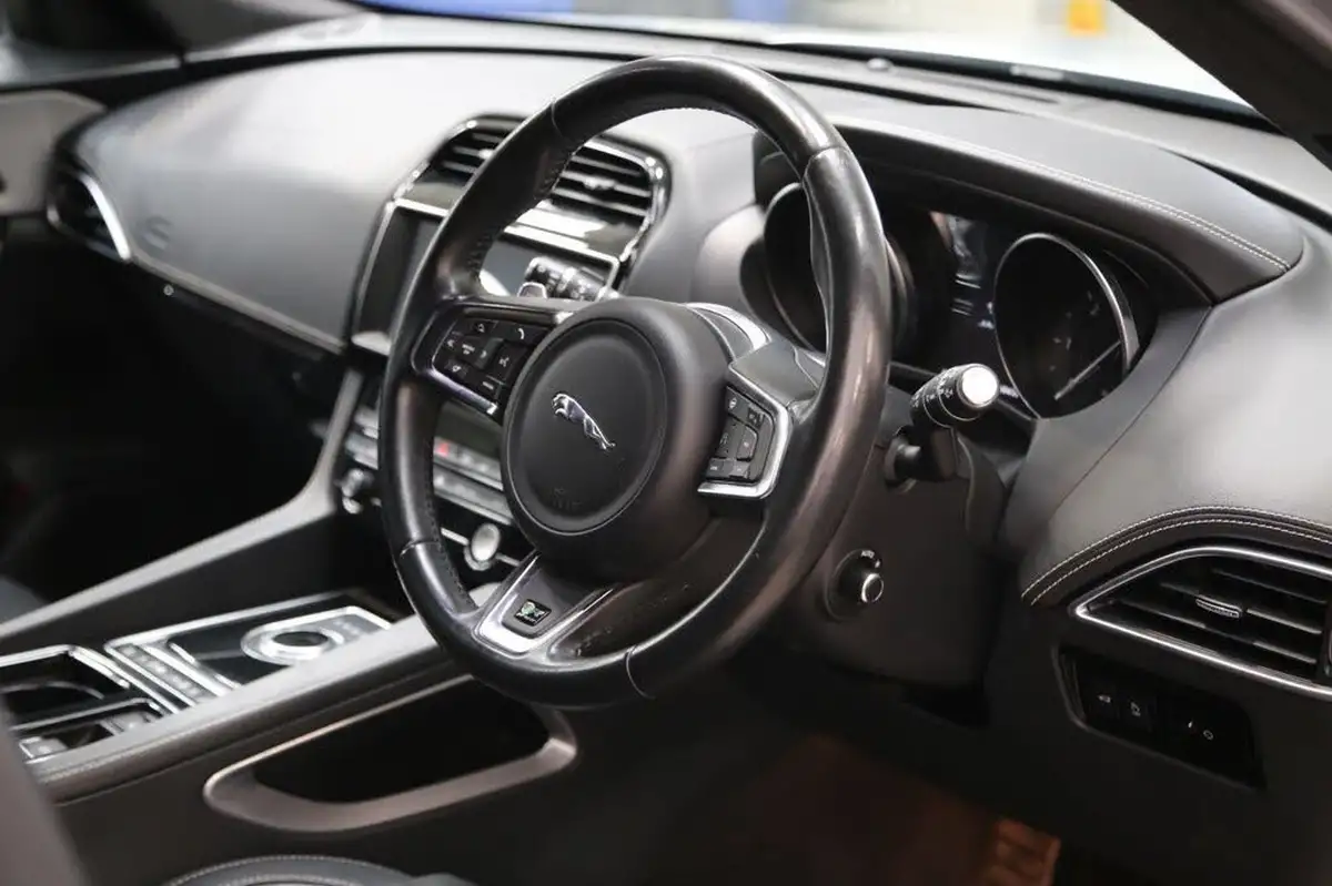 2018-jaguar-f-pace-20-i4d-r-sport-180ps-auto-big-1