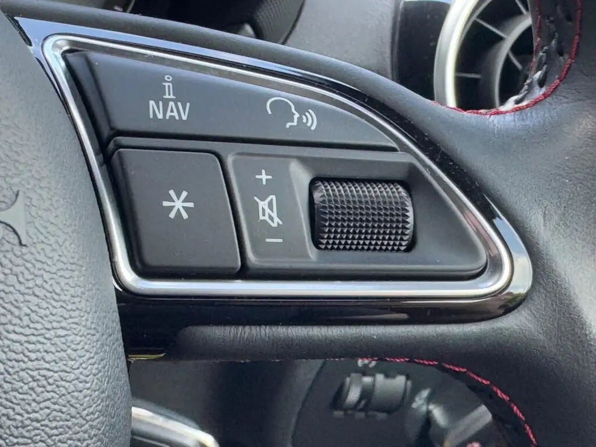 2015-audi-a1-20-s1-hatchback-3d-big-29