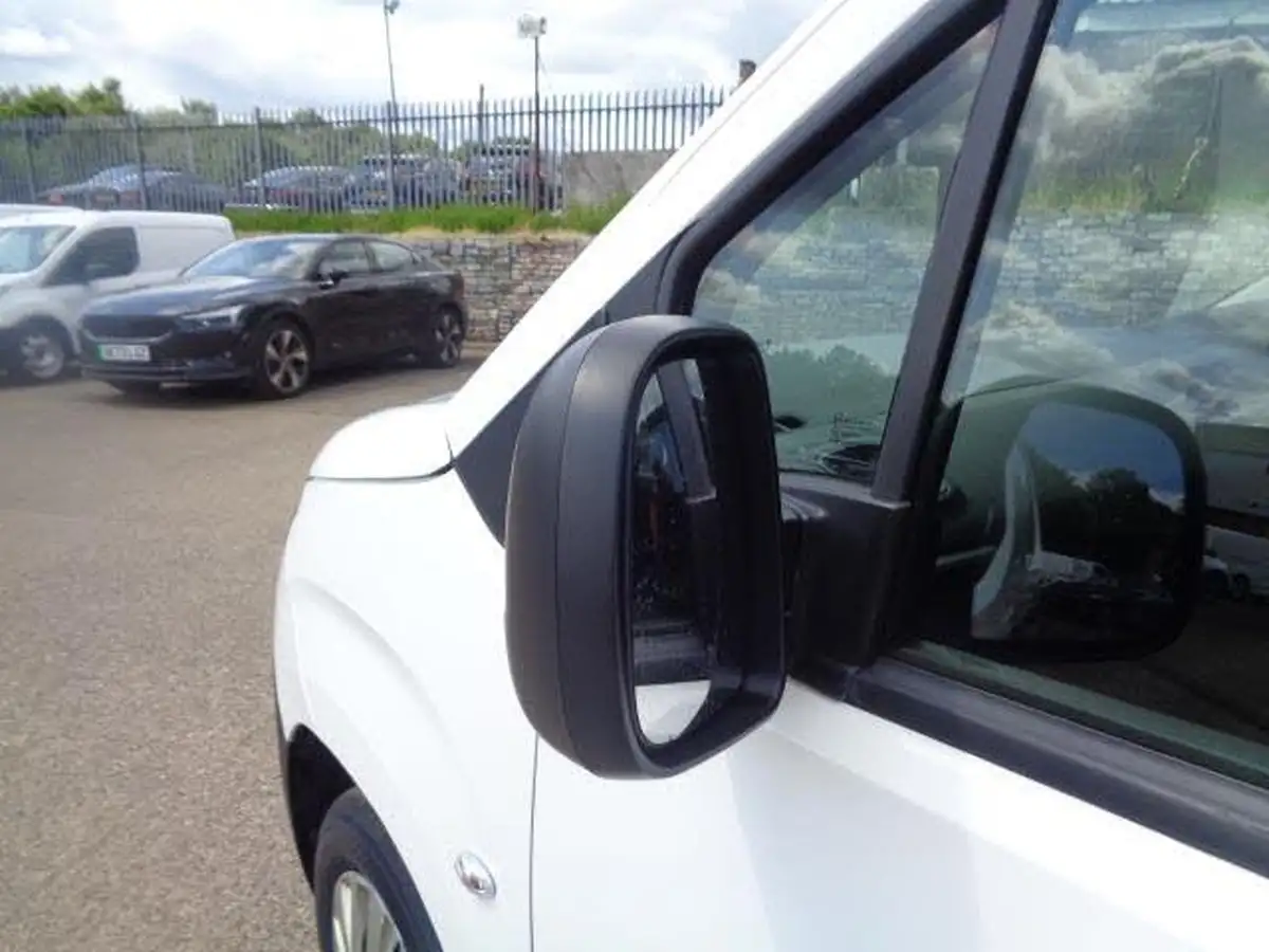 2021-peugeot-partner-15-bluehdi-1000-professional-100ps-eu6dt-panel-big-11