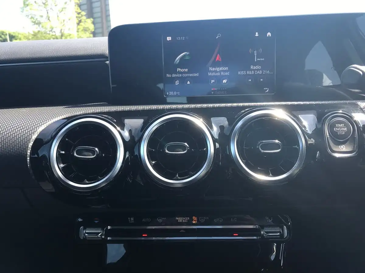2020-mercedes-benz-a-class-13-a180-se-7g-dct-big-15