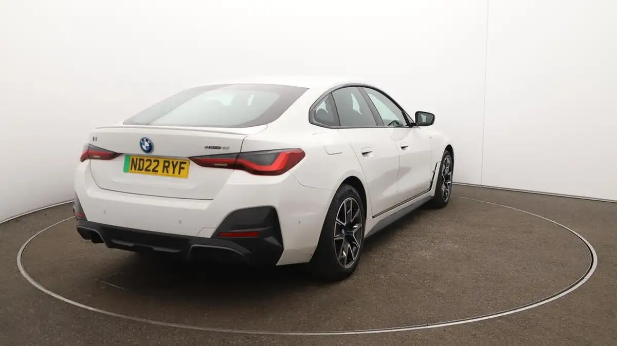 2022-bmw-i4-e-edrive40-m-sport-big-56