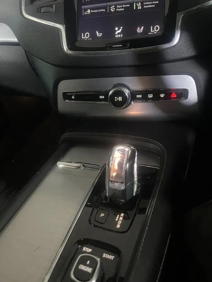 2016-volvo-xc90-20-t8-momentum-big-21