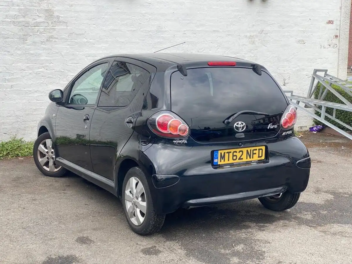 2012-toyota-aygo-10-aygo-fire-5d-big-6