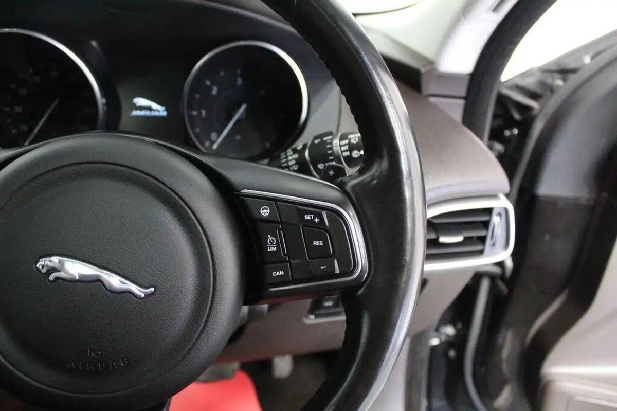 2017-jaguar-f-pace-20-i4d-prestige-180ps-awd-auto-big-49