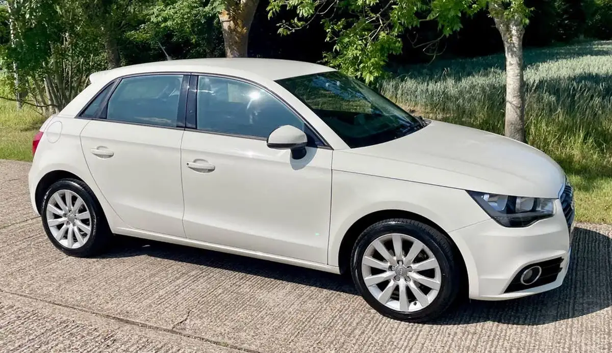 2013-audi-a1-12-sportback-5d-big-7
