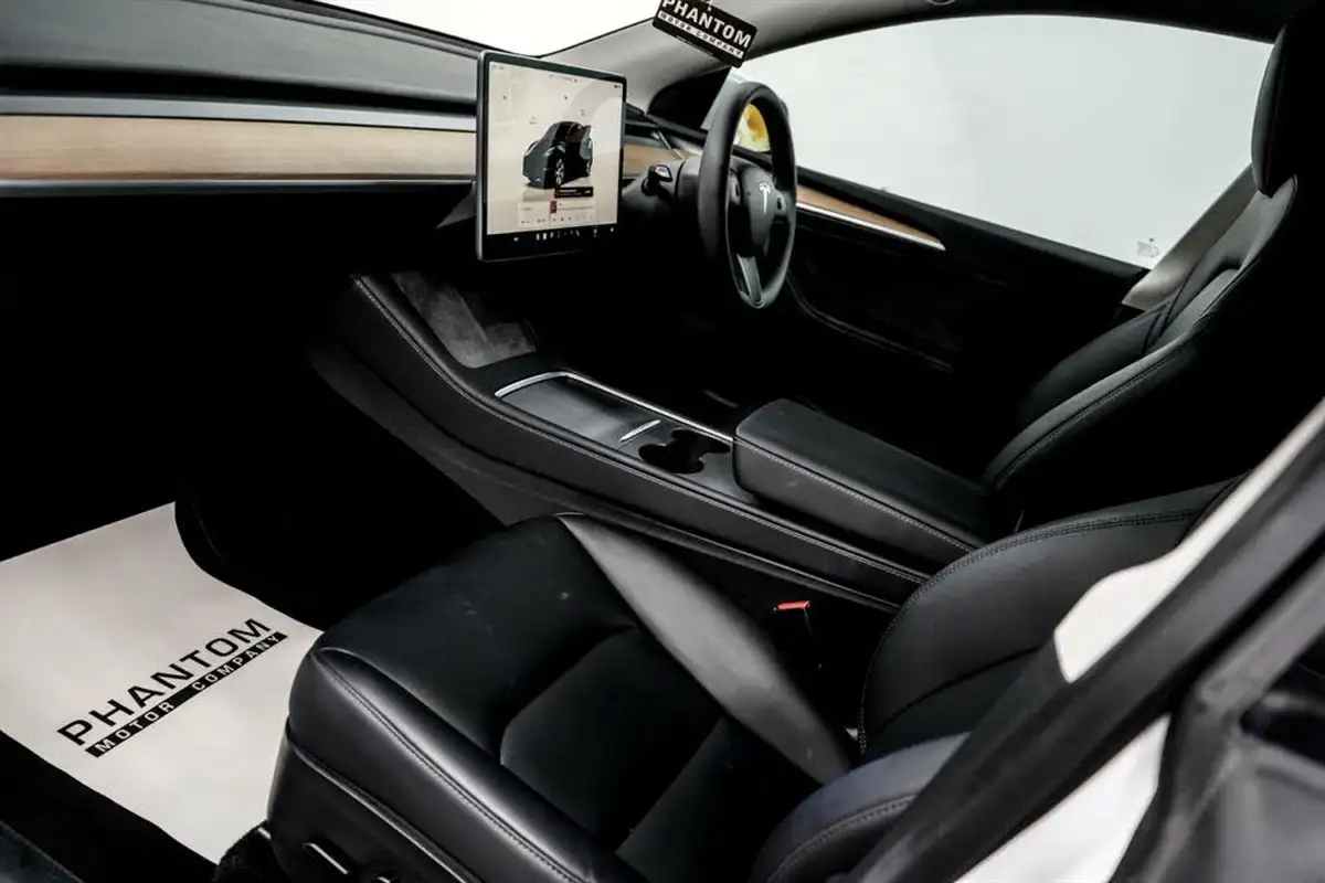 2022-tesla-model-y-e-long-range-big-27
