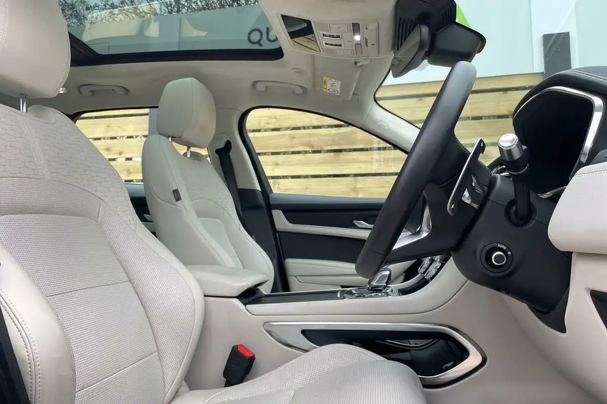 2022-jaguar-f-pace-20-d200-r-dynamic-hse-big-24