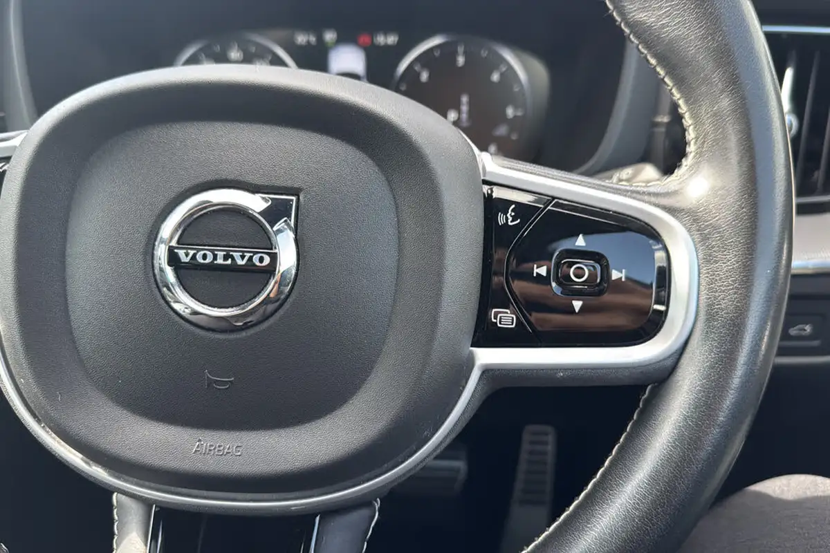 2020-volvo-xc60-20td-b4-r-design-pro-awd-big-17