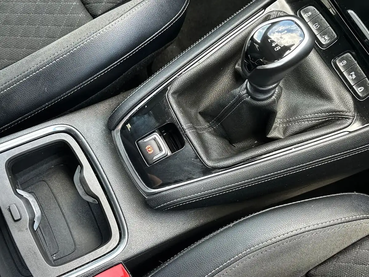 2020-vauxhall-grandland-x-12-sri-nav-big-26