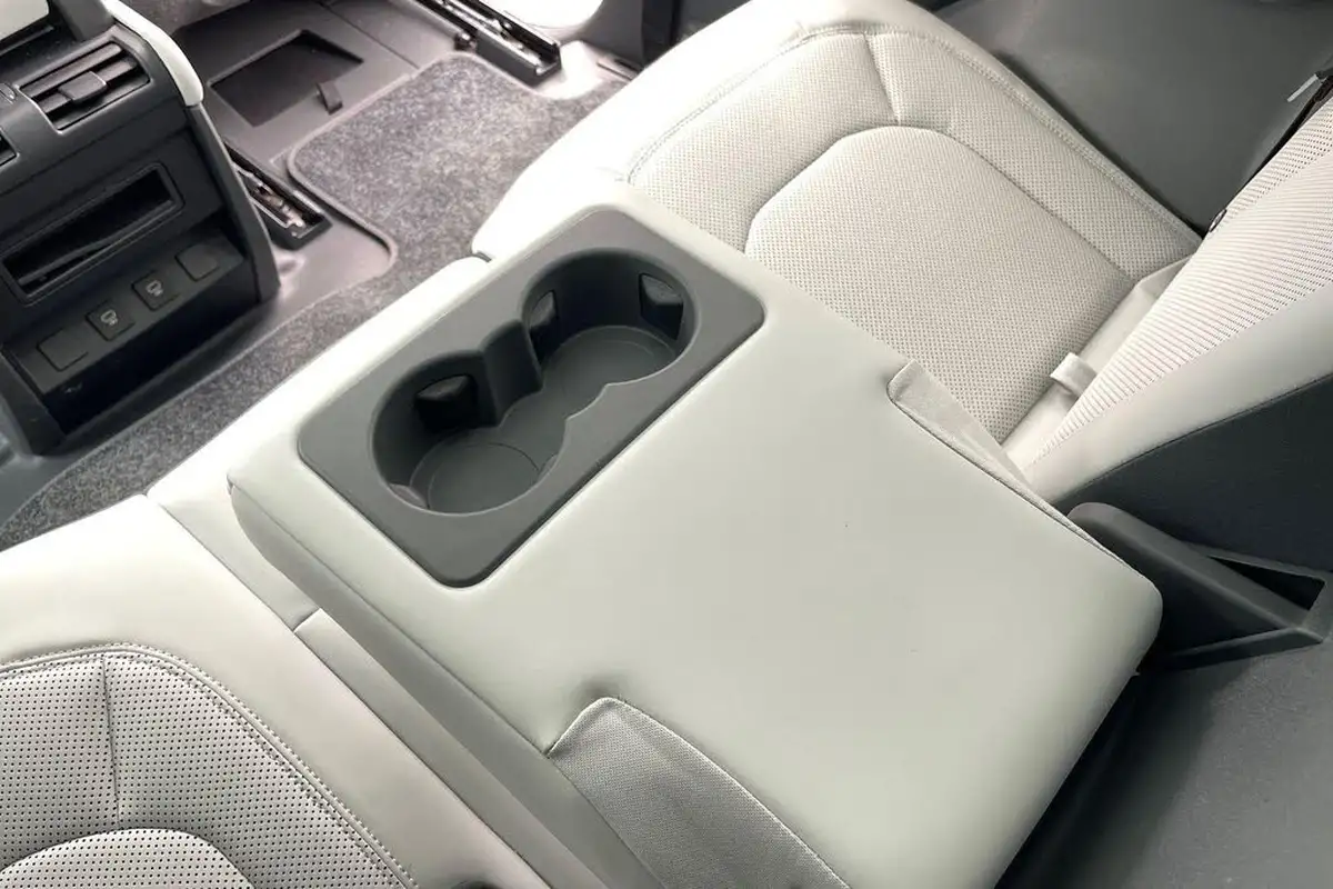 2024-land-rover-90-defender-30-d350-x-dynamic-hse-big-39
