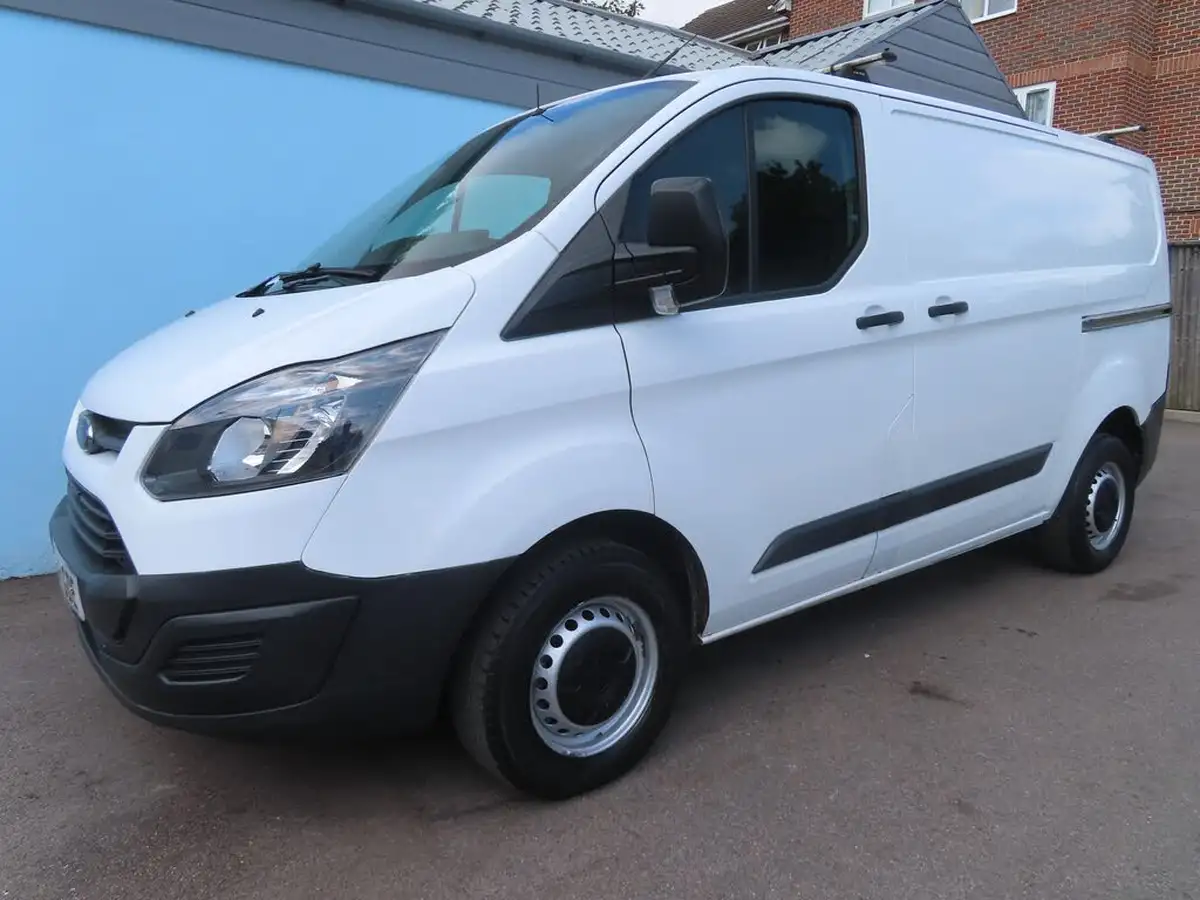 2017-ford-transit-custom-20tdci-310-l1h1-105pseu6-panel-van-big-5