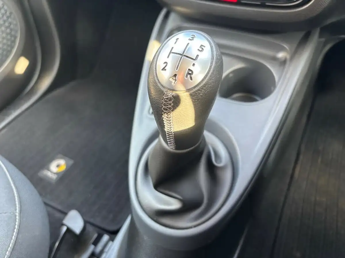 2019-smart-fortwo-10-urban-shadow-edition-big-20