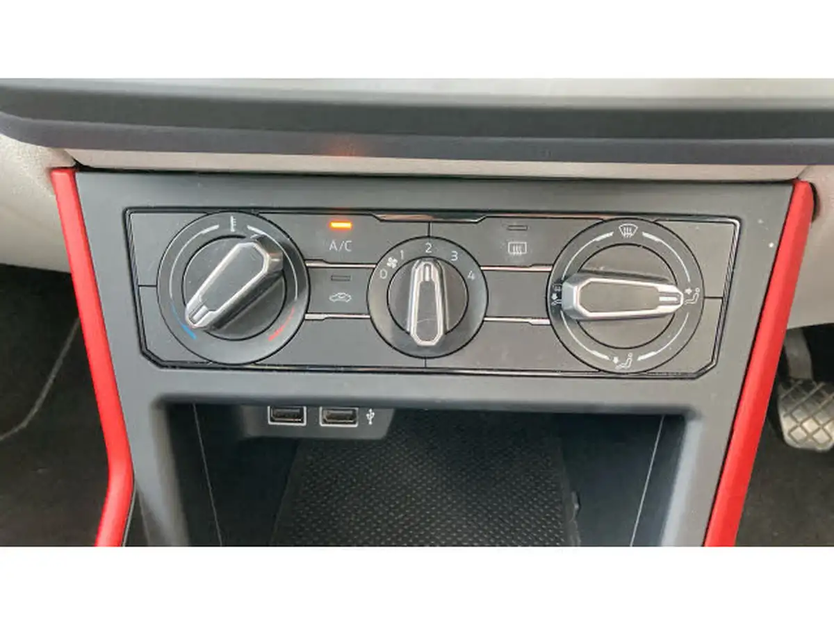 2019-volkswagen-polo-10-beats-80ps-evo-ss-big-12