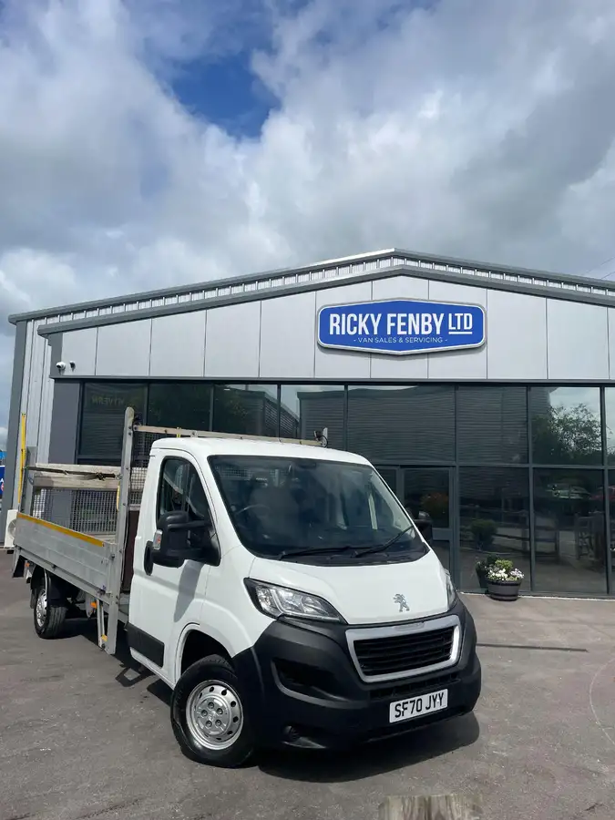 2021-peugeot-boxer-22-bluehdi-plus-335-l3-chassis-big-1