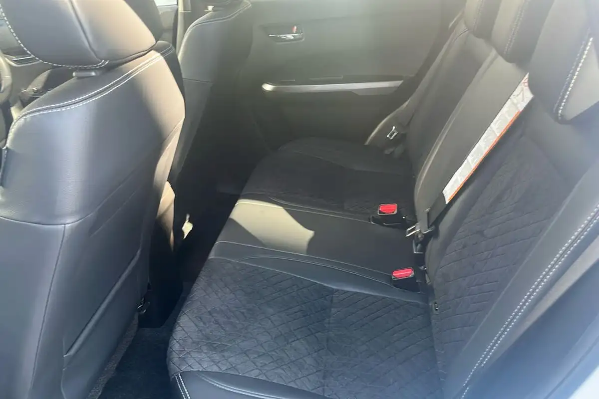 2023-suzuki-vitara-15-sz5-big-4