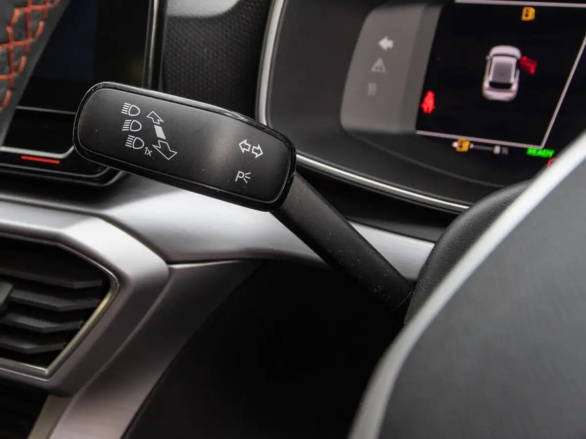 2020-seat-leon-14-e-hybrid-fr-hatchback-big-16