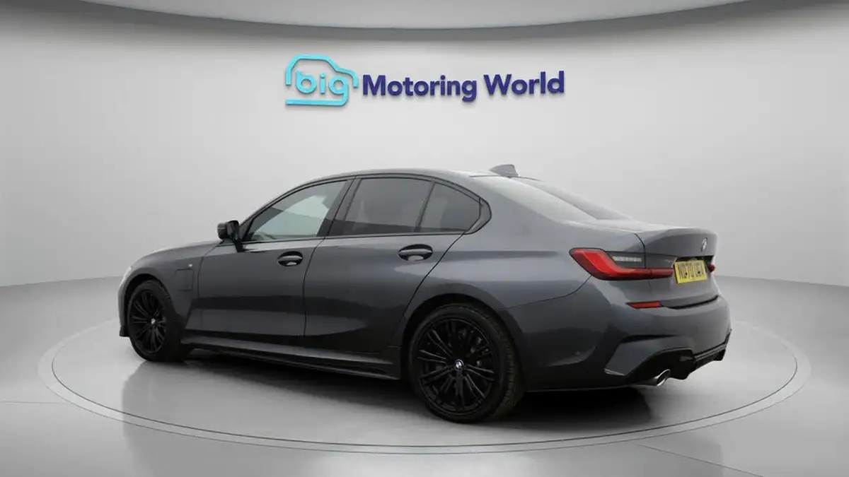 2020-bmw-3-series-20-330e-m-sport-saloon-4d-big-5