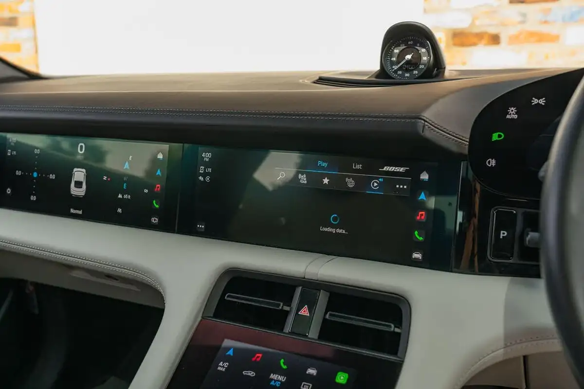 2021-porsche-taycan-e-base-476ps-performance-battery-plus-big-54