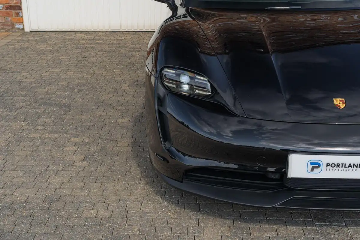 2021-porsche-taycan-e-base-476ps-performance-battery-plus-big-6