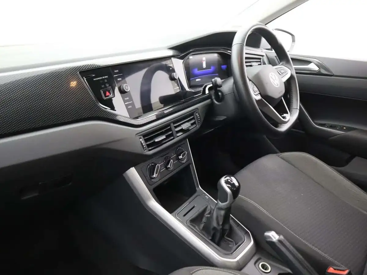 2022-volkswagen-polo-10-life-big-12