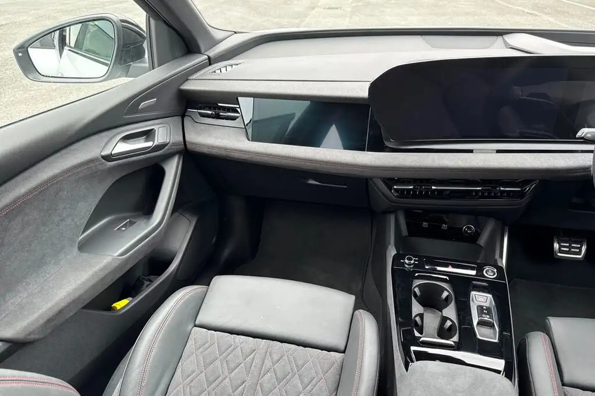 2025-audi-q6-e-tron-e-edition-1-326ps-performance-suv-auto-big-18