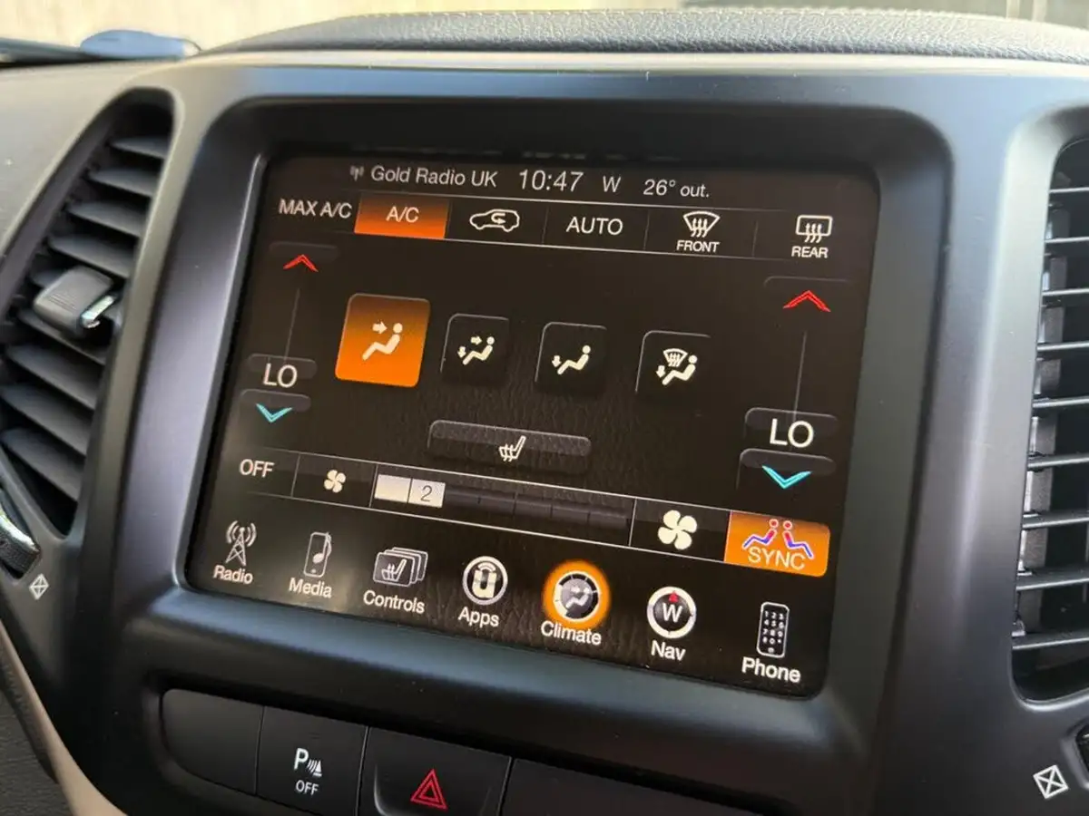 2016-jeep-cherokee-22multijet-ii-night-eagle-big-23