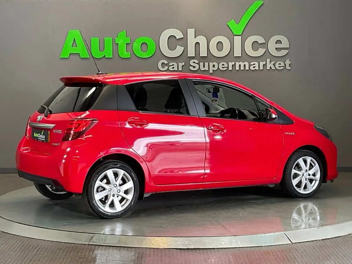 2015-toyota-yaris-15-vvt-i-sport-hybrid-big-17