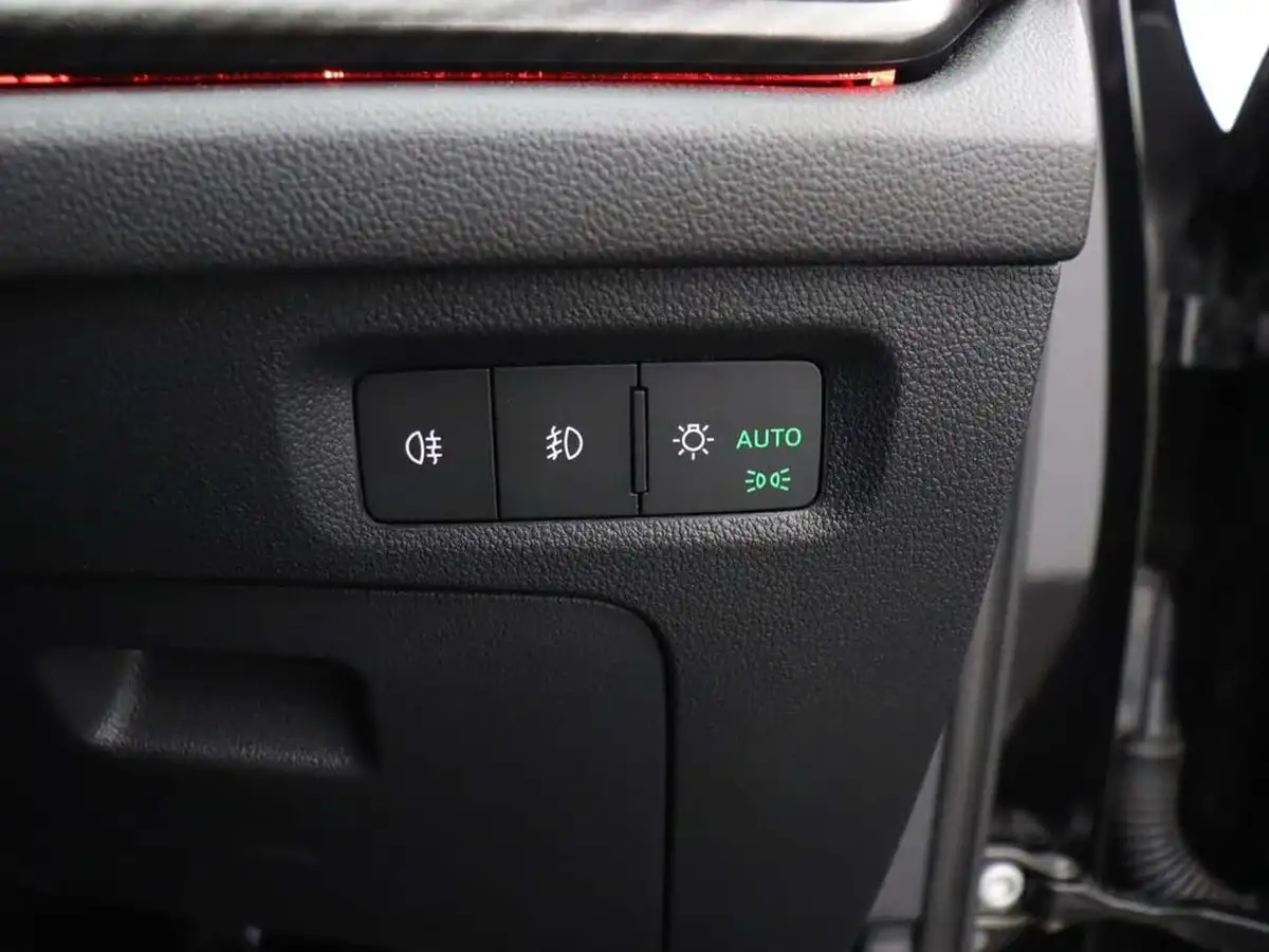 2023-skoda-octavia-20-tsi-vrs-estate-big-37