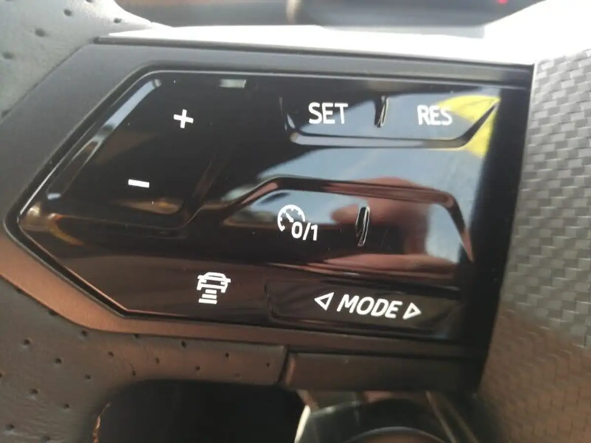 2022-cupra-born-e-v3-230ps-77kwh-e-boost-big-13