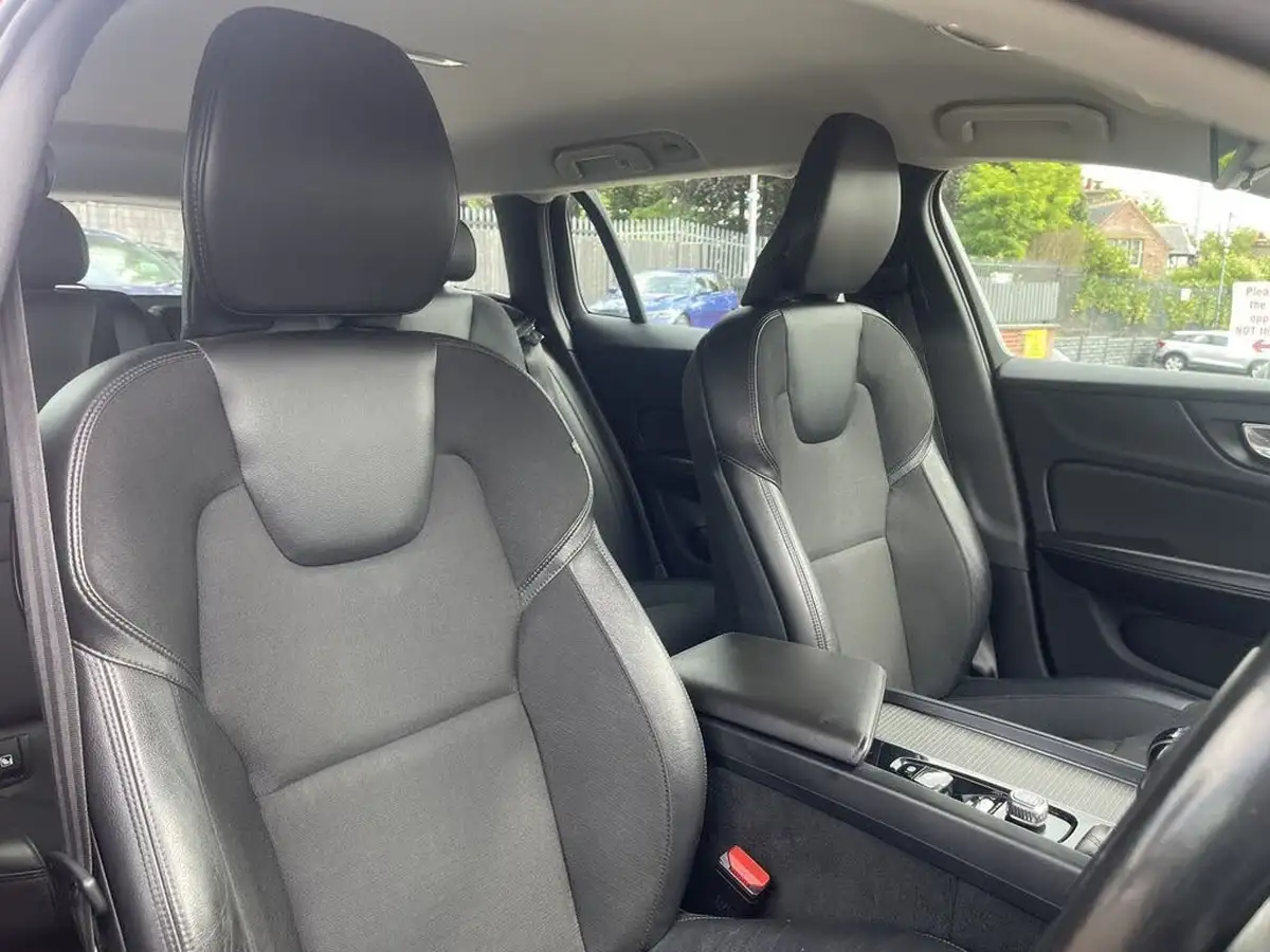 2019-volvo-v60-20td-d3-momentum-big-1