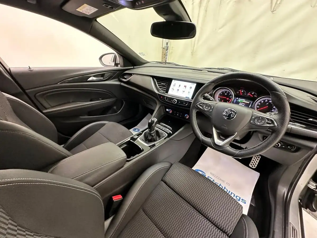 2017-vauxhall-insignia-grand-sport-15-turbo-sri-vx-line-nav-big-14