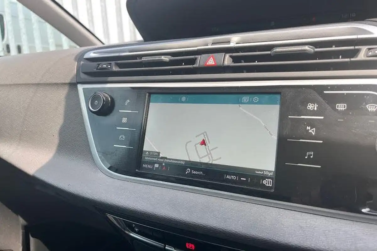 2018-citroen-c4-spacetourer-15bluehdi-flair-big-35