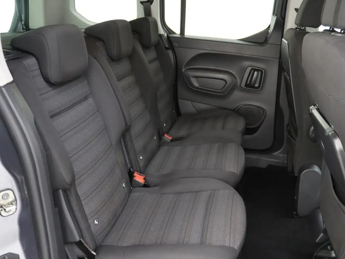 2022-vauxhall-combo-life-15-edition-big-15