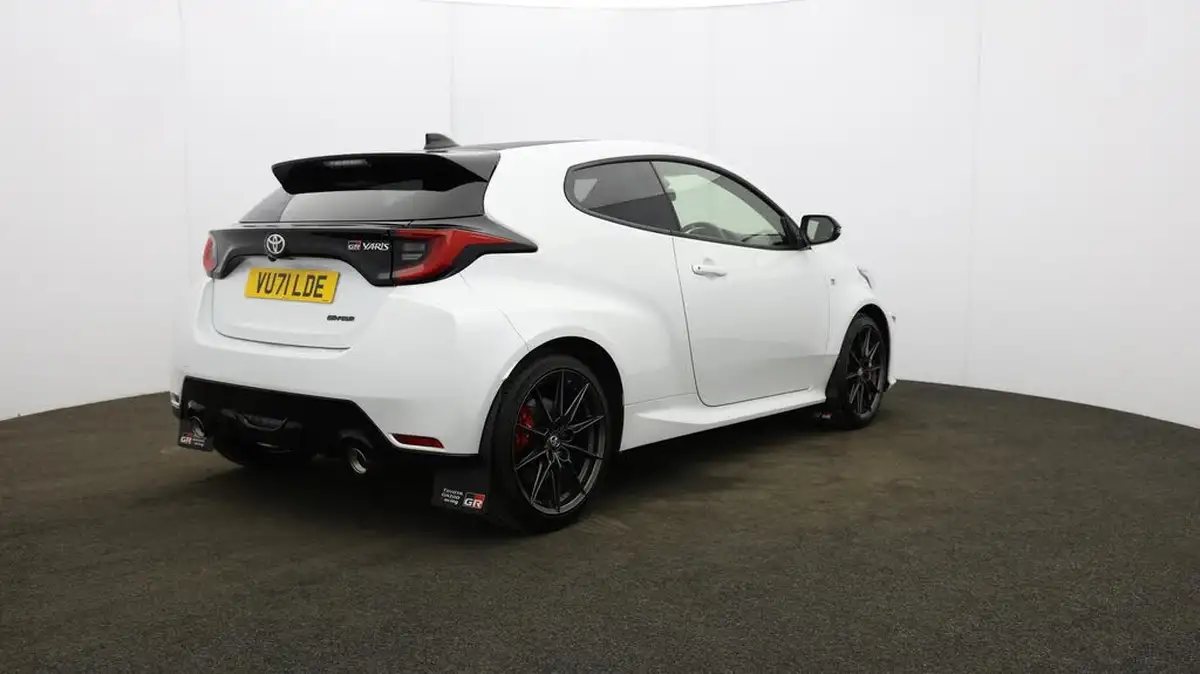 2021-toyota-yaris-16-gr-circuit-pack-big-52