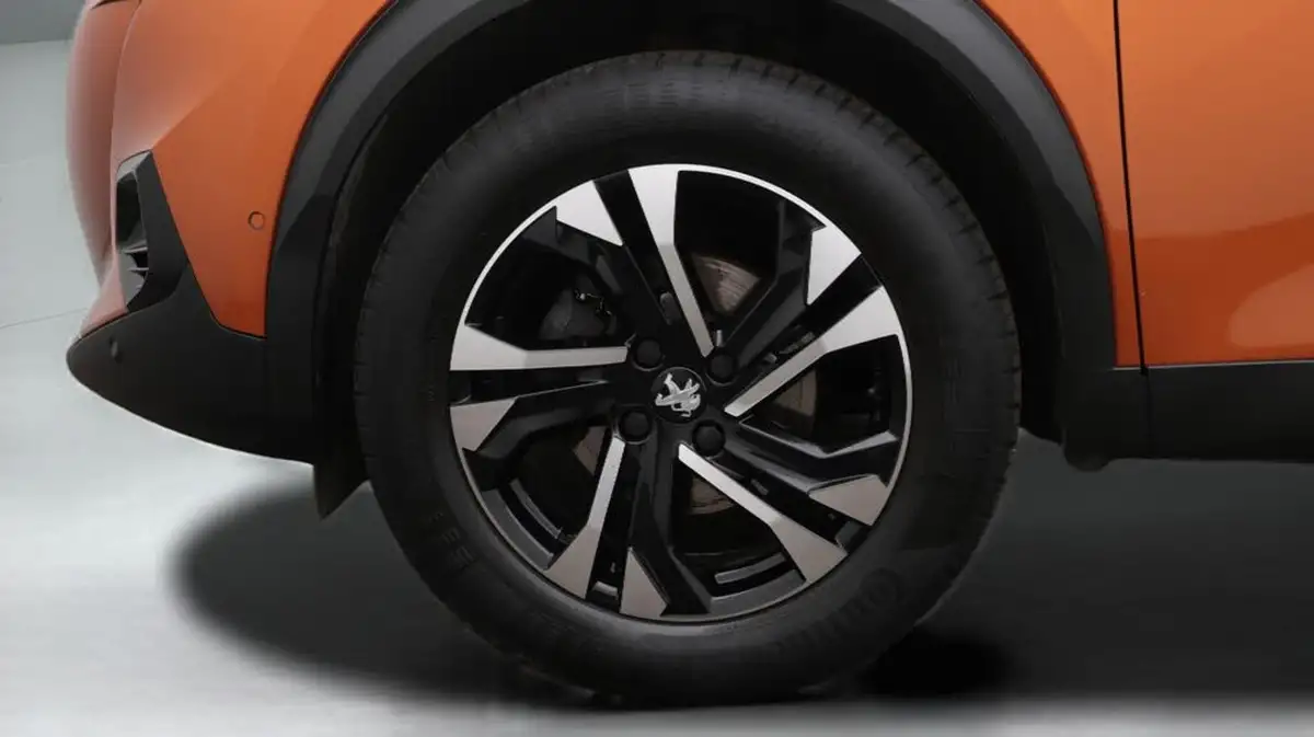 2022-peugeot-2008-suv-12-puretech-gt-big-18