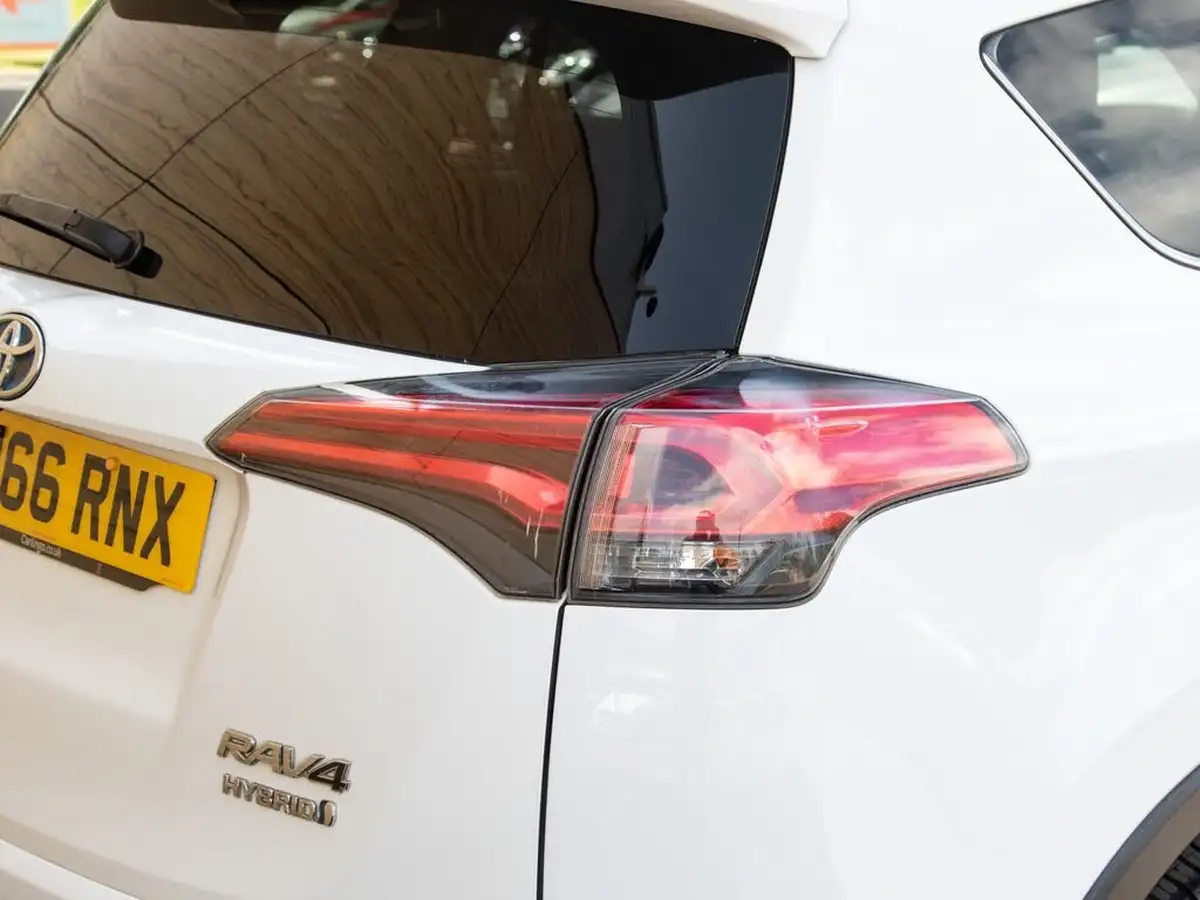 2016-toyota-rav4-25-vvt-i-excel-tss-navi-cvt-big-8