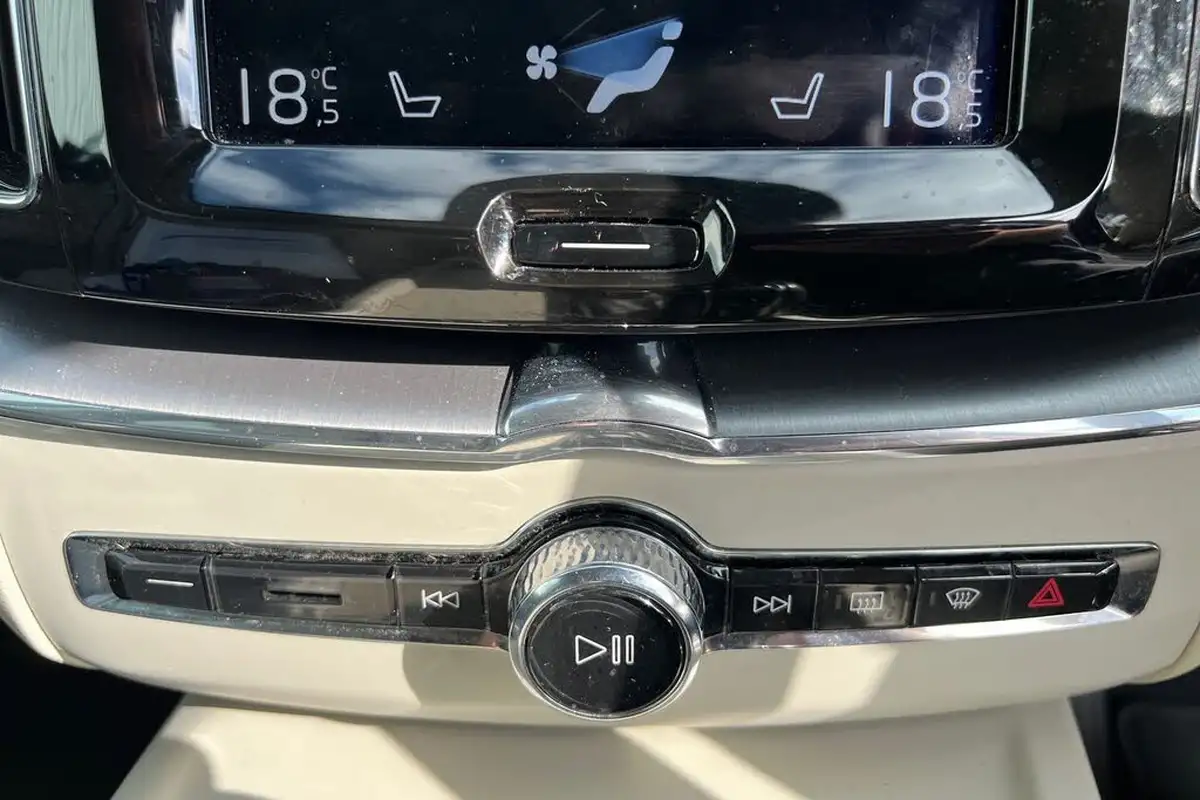 2019-volvo-xc60-20-t4-edition-big-13