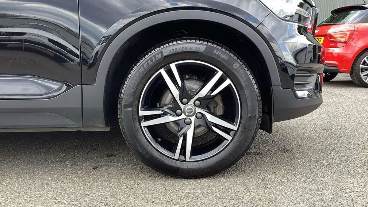 2022-volvo-xc40-15-t3-r-design-auto-big-8