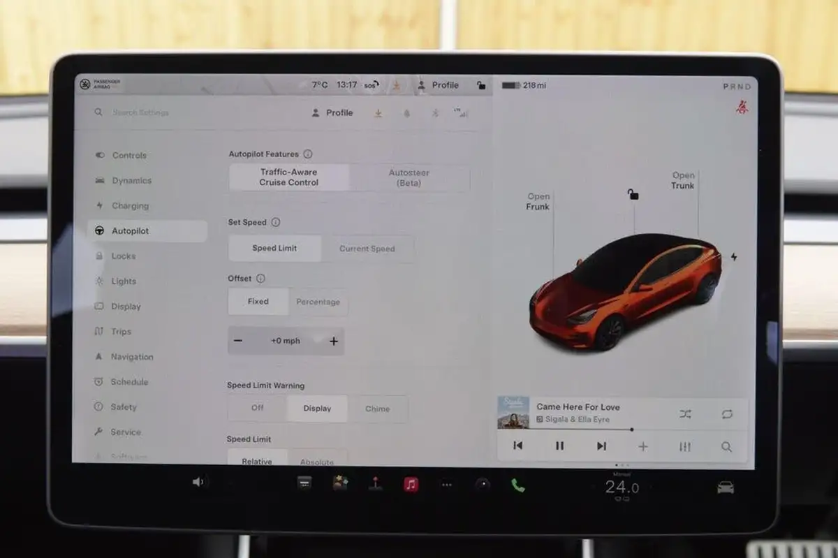 2020-tesla-model-3-e-performance-big-39