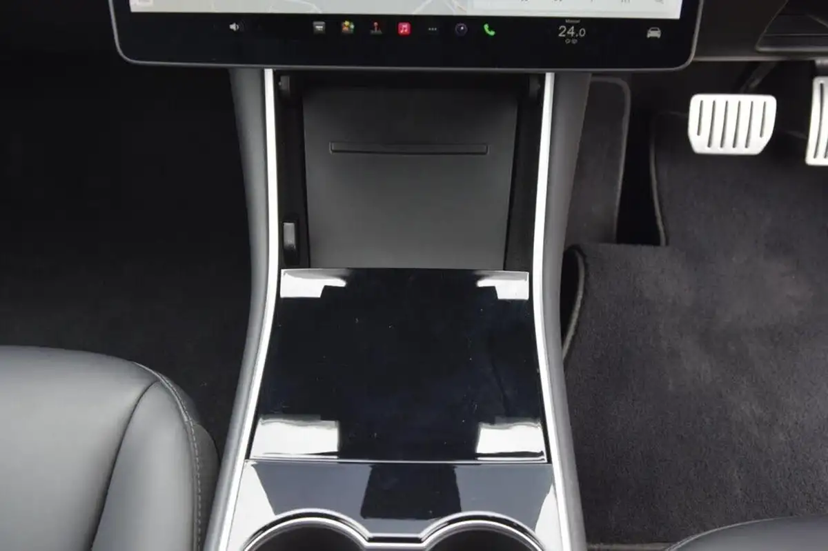 2020-tesla-model-3-e-performance-big-15