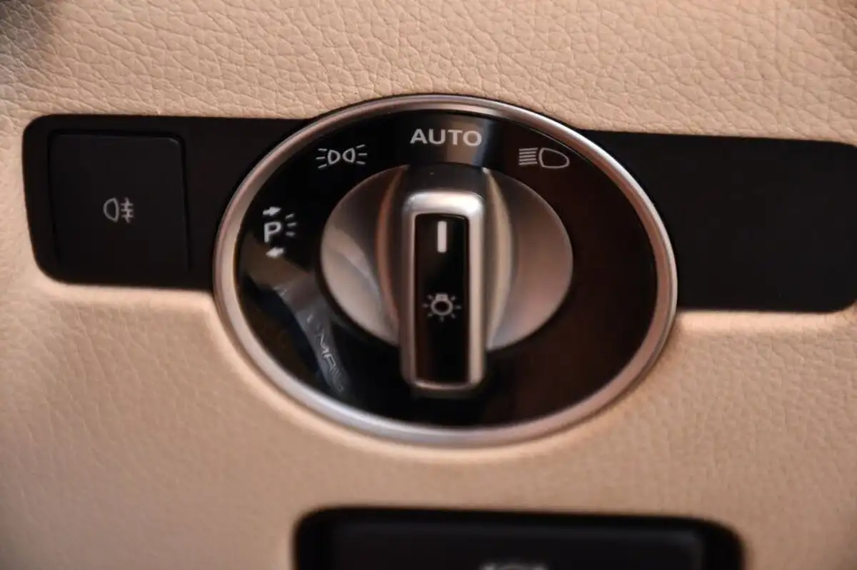2012-mercedes-benz-slk-55-slk55-amg-big-54
