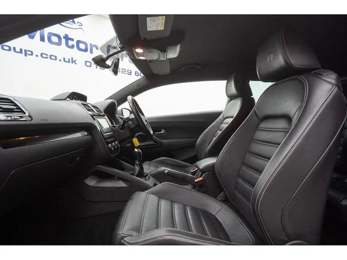 2017-volkswagen-scirocco-20-tsi-r-bmt-big-25