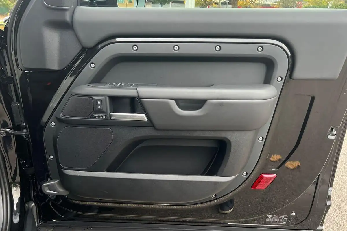 2024-land-rover-90-defender-30-d350-x-dynamic-hse-big-22