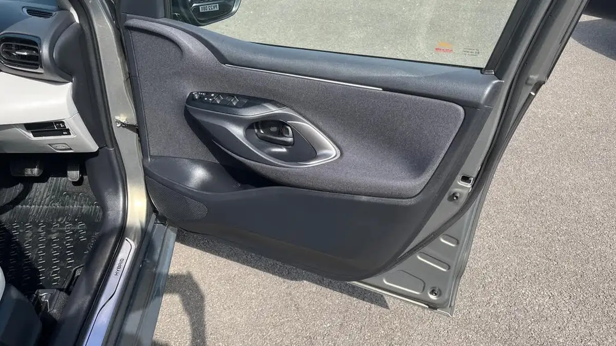 2023-toyota-yaris-15-vvt-i-excel-big-21