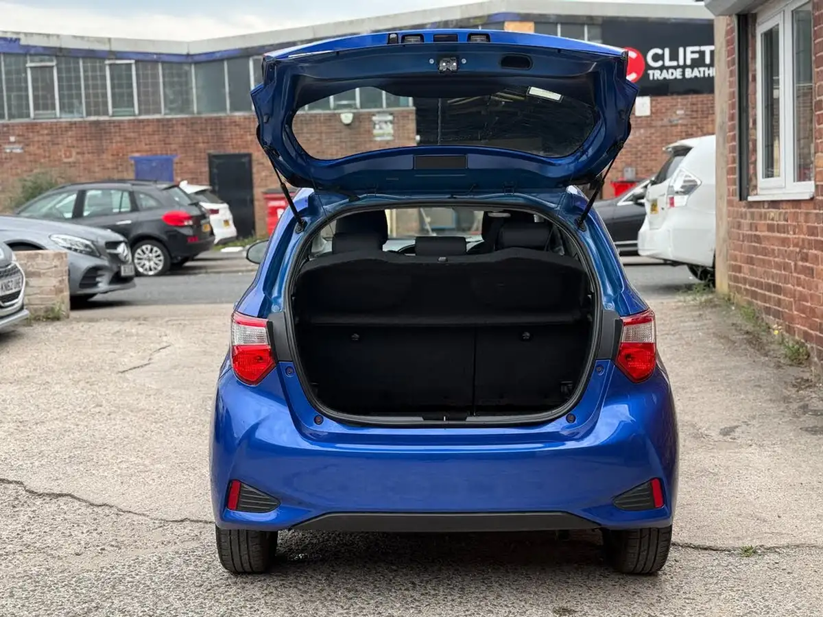 2018-toyota-yaris-15-vvt-i-icon-navi-big-46