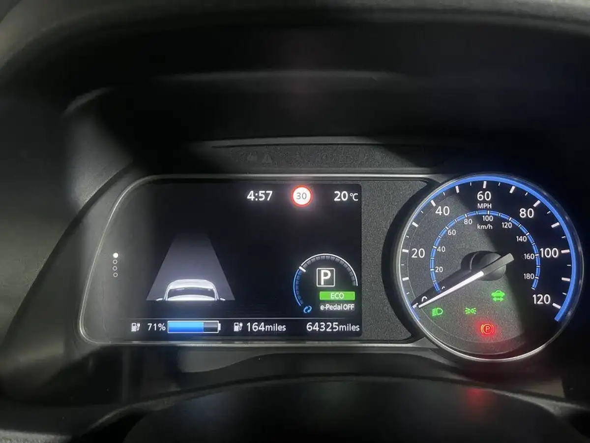 2021-nissan-leaf-e-e-tekna-big-16