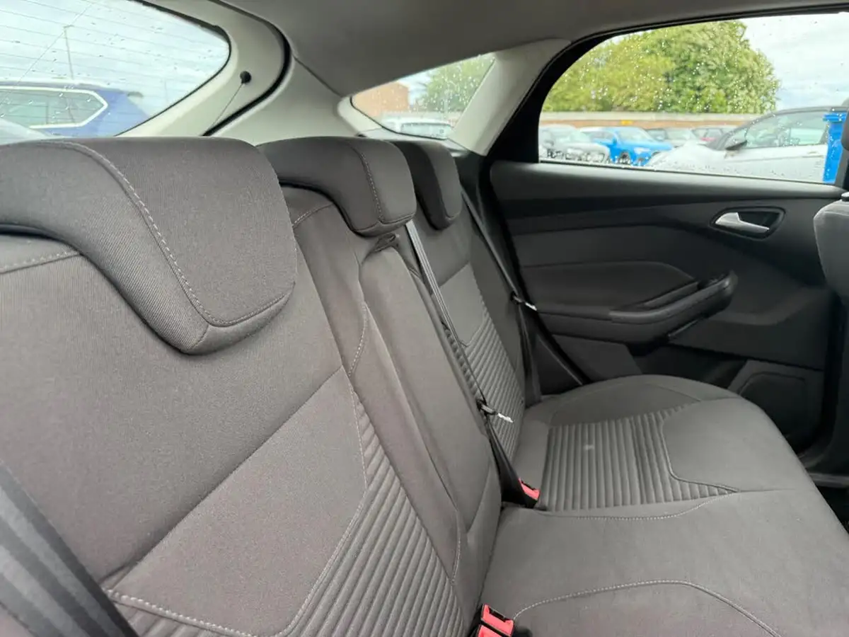 2017-ford-focus-10t-titanium-100ps-hatchback-big-21