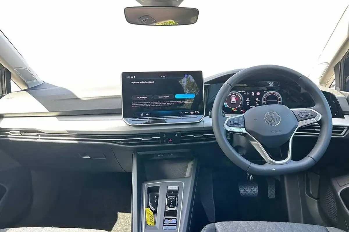 2025-volkswagen-golf-15-etsi-match-big-9