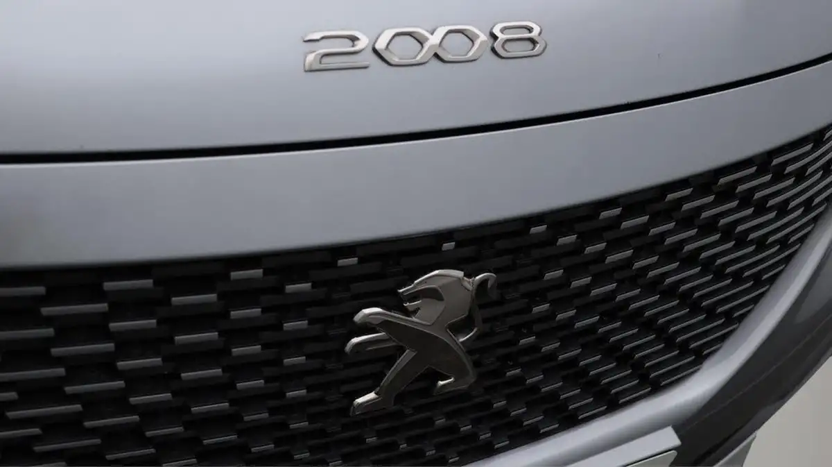 2023-peugeot-2008-suv-e-gt-136bhp-50kwh-station-wagon-big-24